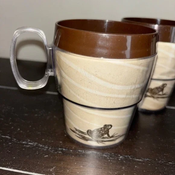 Gwen Frostic | Set of 3 | Vintage Raccoon Frog Theme | Plastic Mugs Brown Cups - Picture 8 of 11
